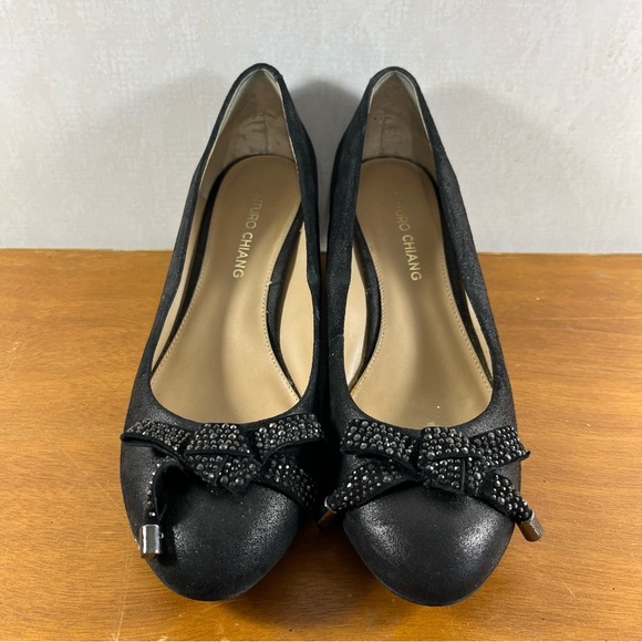 Arturo Chiang Black Wedge Heels with Bow - Picture 2 of 8